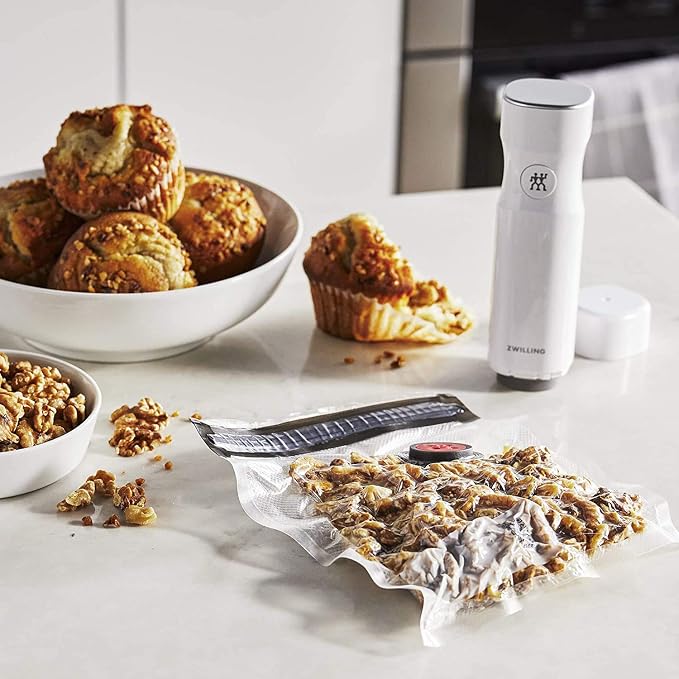 Zwilling Fresh & Save Vacuum Sealer Marchine Starter Set, 6pc | Keeps meal prep fresh up to 5X longer. Airtight Sealing Reduces Food Waste, Ideal for Sous Vide, Meal Prep and Every Day Use.